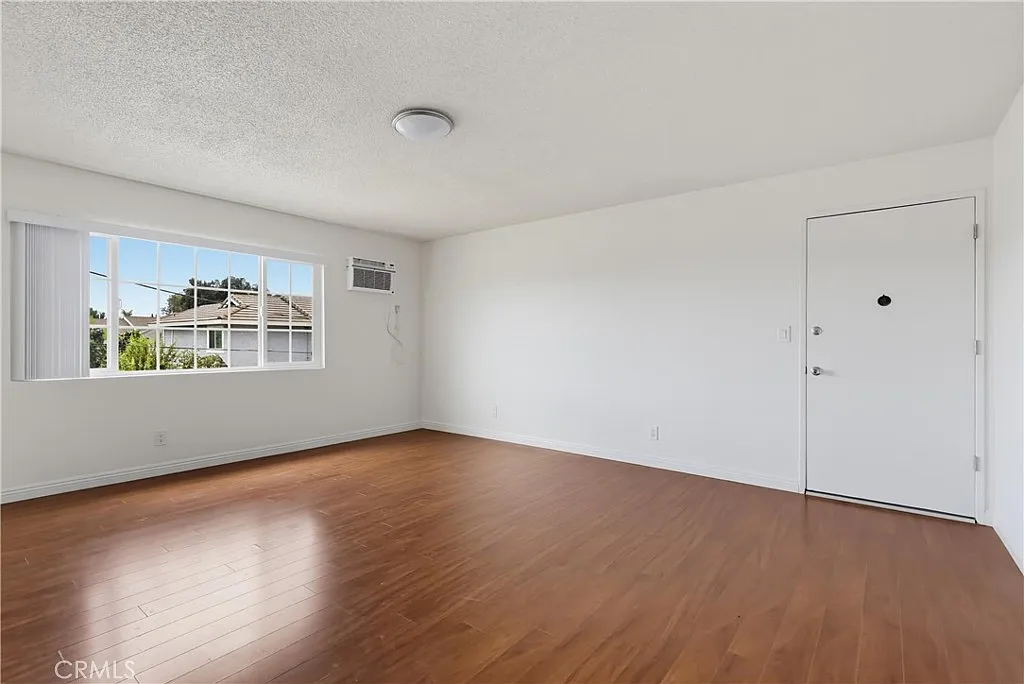 2 bed, 925 sqft, $2,550 — Photo 3
