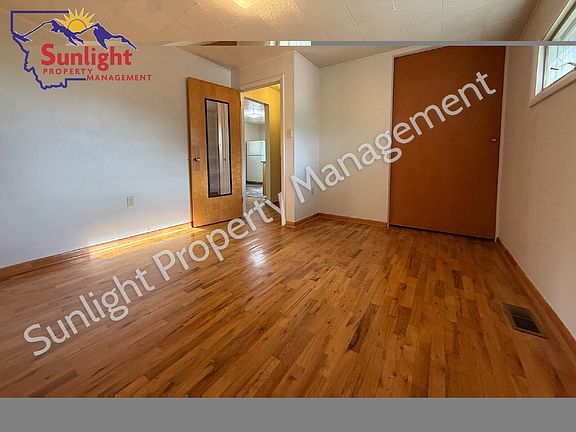 2nd image of 301 1/2 Woodland Ave