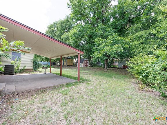 3rd image of 703 W Avenue F