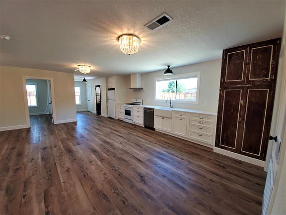 3rd image of 255 Cavanaugh Ln
