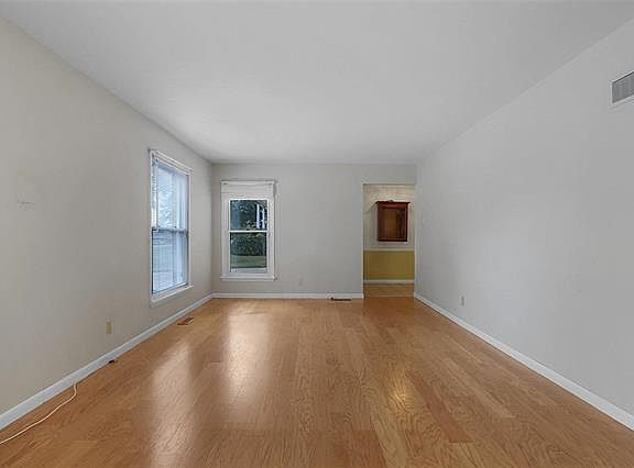 4th image of 4027 Sunrise Way Dr