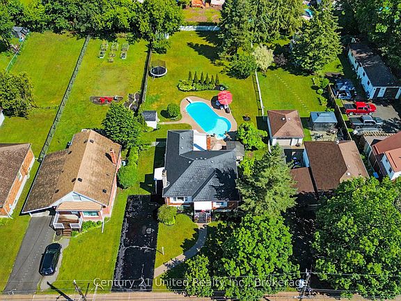 2nd image of 260 McKellar St