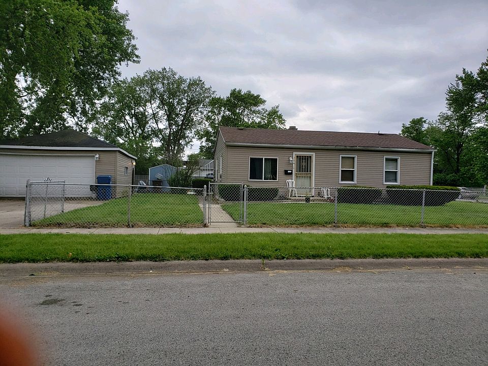 2nd image of 204 W 156th Pl