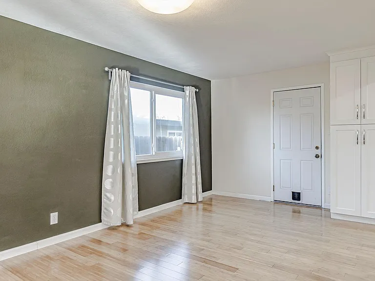 1108 Alice St — Photo 7