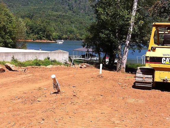 2nd image of 585 Beech Cove Dr