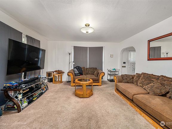2nd image of 5612 S Park Avenue