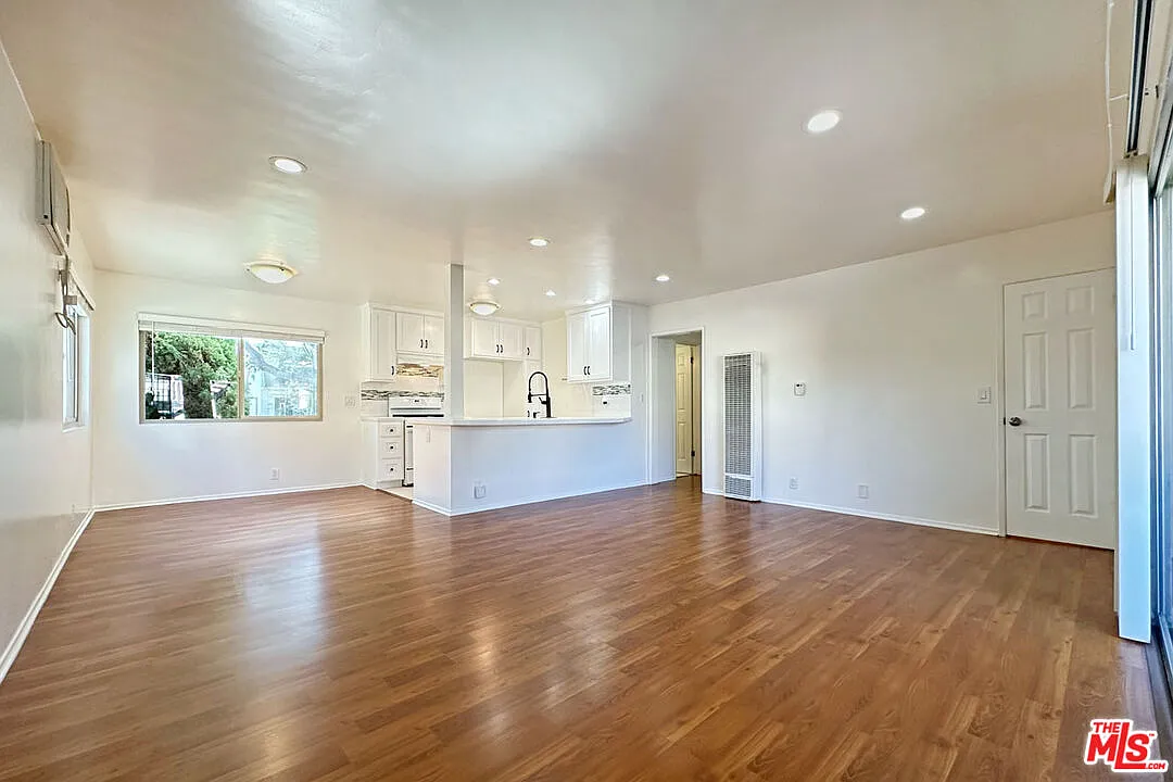 2 bed, 1.0 bath, $2,650 — Photo 2