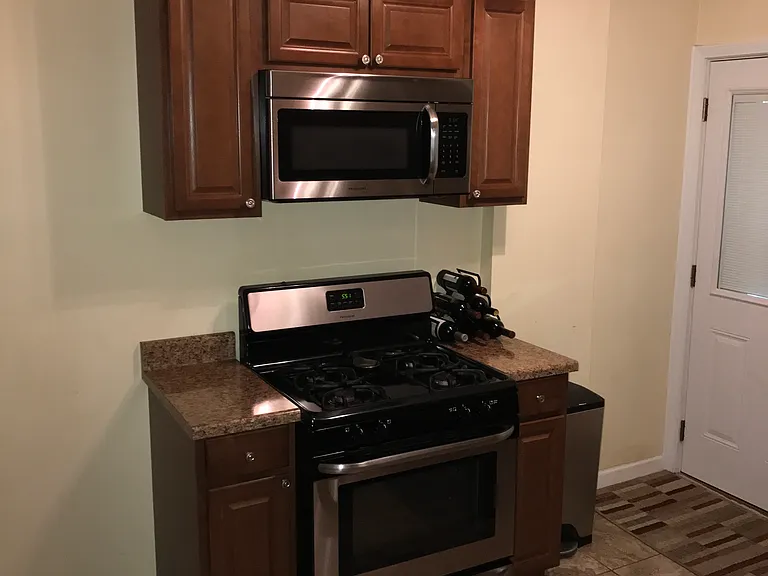 1029 Mirror St — Photo 18