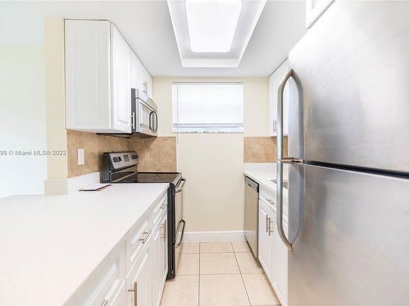 2nd image of 331 SE 19th Ave APT 4