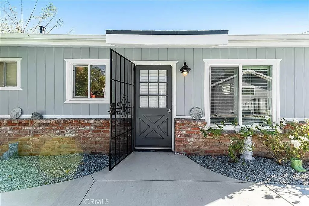 7434 Hesperia Ave — Photo 2