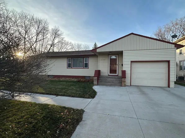 1115 Dakota Ave S, Huron, SD 57350