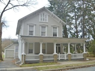 41 Valley St, Columbia, NJ 07832