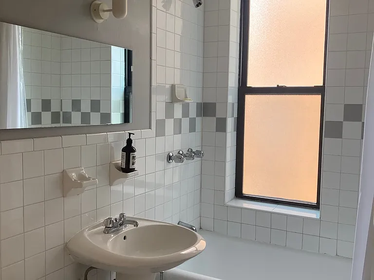 41-41 41st St #2G — Photo 15