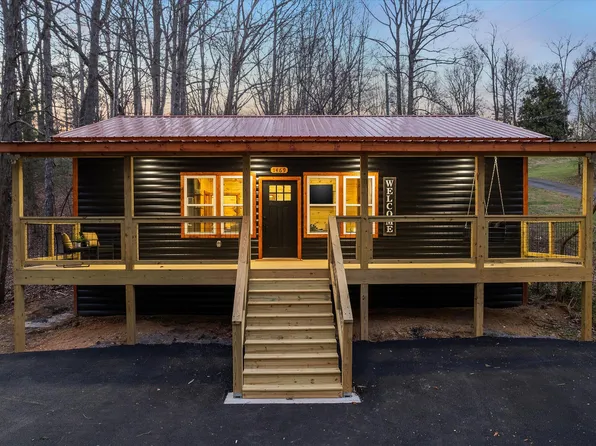 1469 Newcomb Hollow Rd, Sevierville, TN 37862