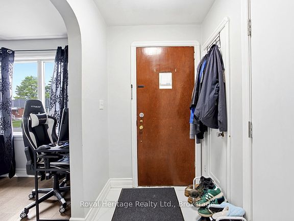 3rd image of 96 Oakes Ave