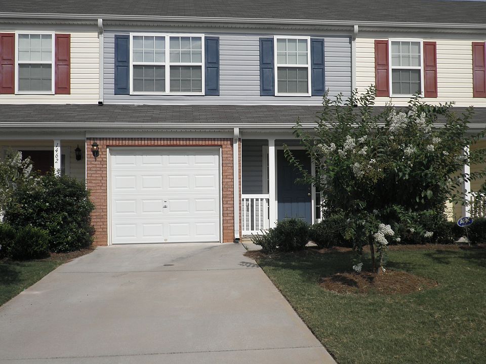 One Car Garage/Parking Pad
