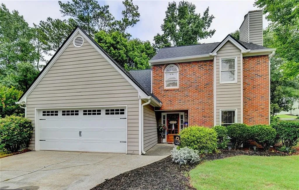 3 bed, 2.5 bath, 2292 sqft, $2,735 — Photo 1