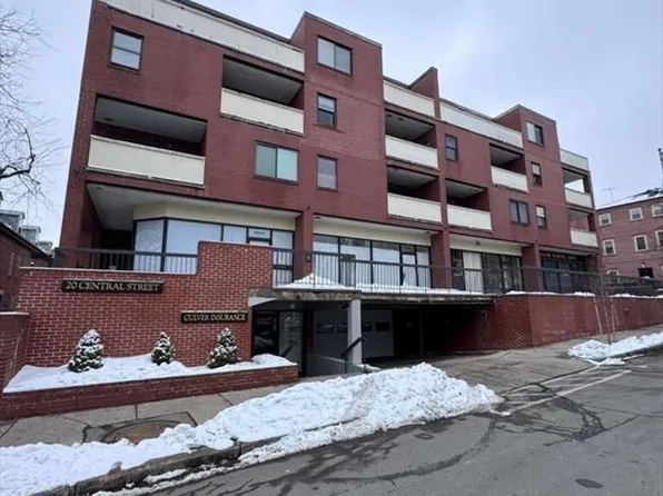 20 Central St APT 215, Salem, MA 01970