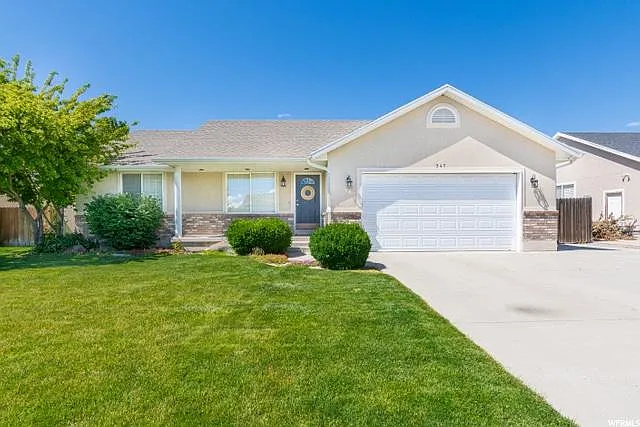 347 E La Vera Ln — Photo 4