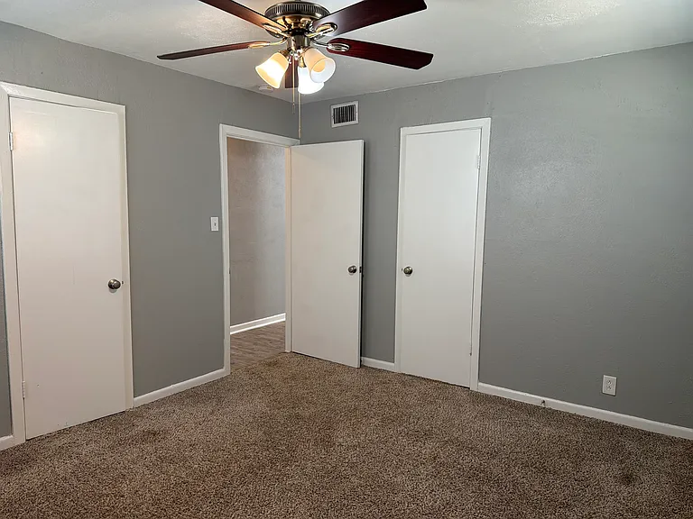 2505 Normont Cir — Photo 13