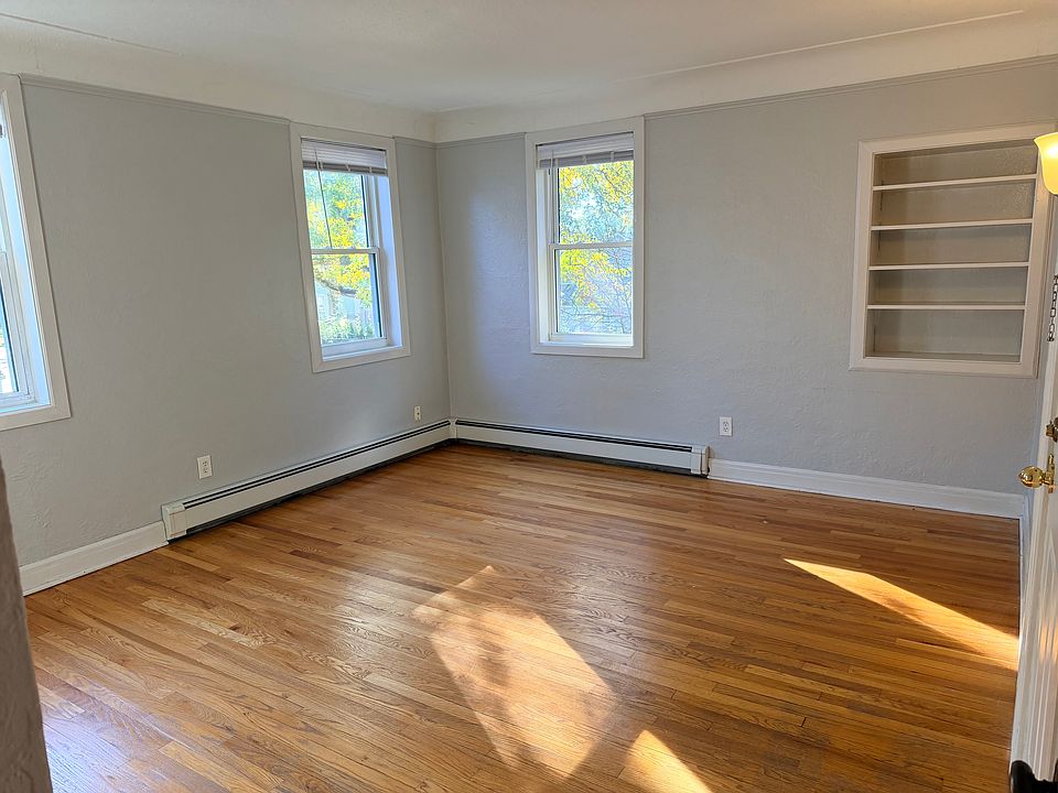 1st image of 166 W Lincoln St APT 4