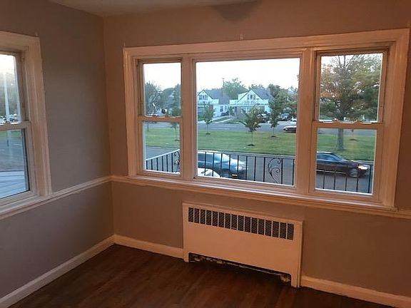 3rd image of 525 E Park Ave