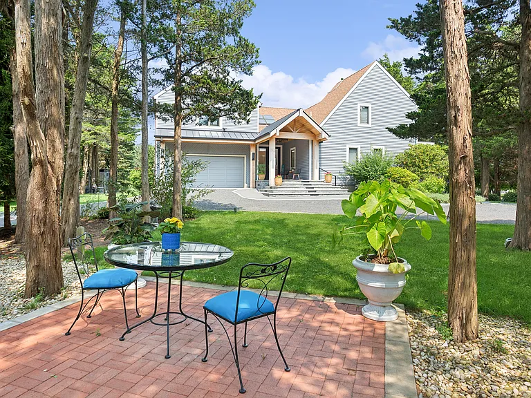 425 Cedar Point Dr E — Photo 42
