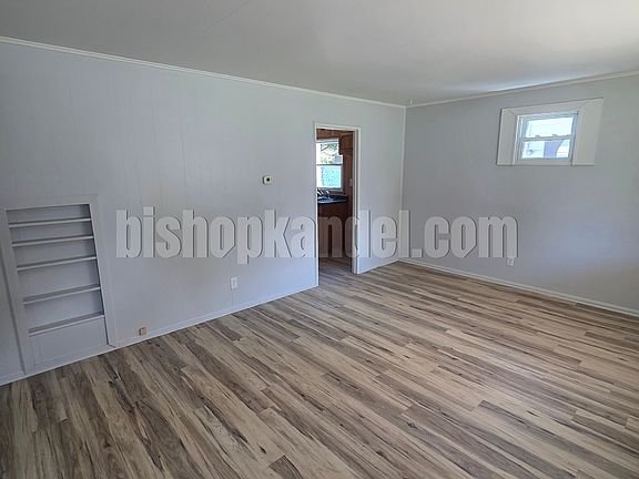 2nd image of 1062 Vincent St