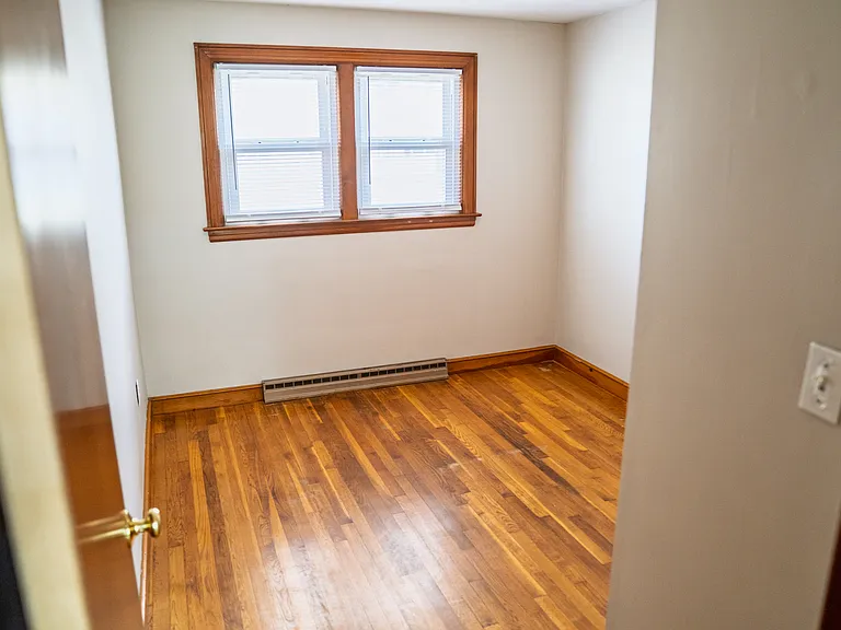 10 Kinsman Pl — Photo 5