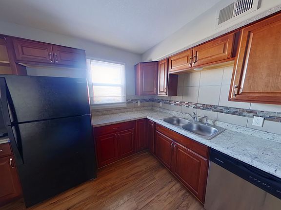 3rd image of 2833 E Ellen St