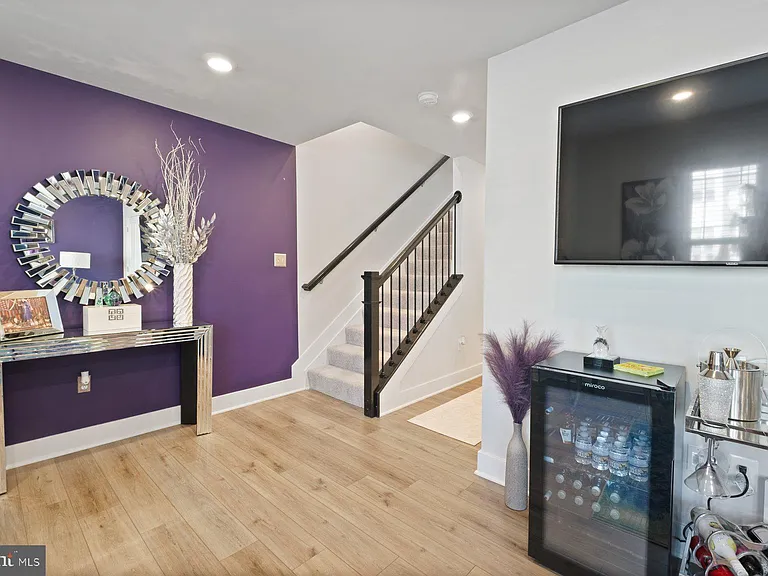 6960 Farragut Dr — Photo 3