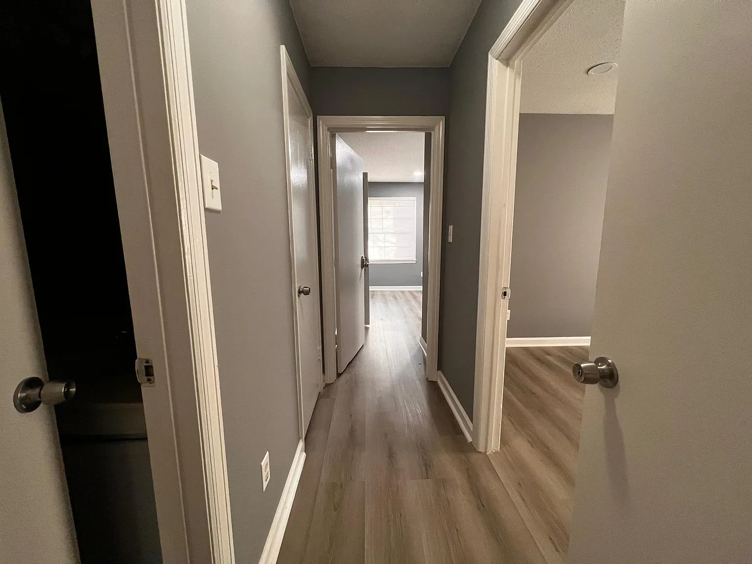3 bed, 2.0 bath, 1280 sqft, $1,027 — Photo 2