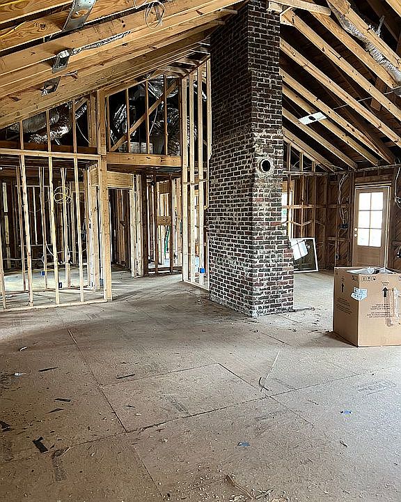 2nd image of 121 Magnolia St