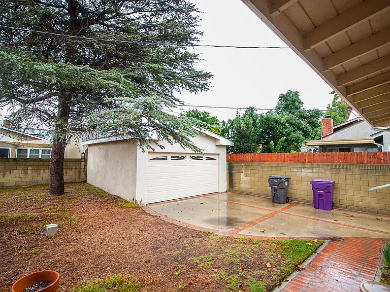 2702 Ladoga Ave — Photo 14