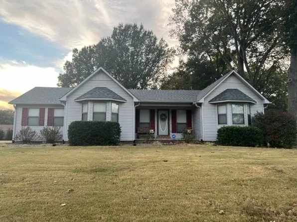 1029 Eastview Dr, Humboldt, TN 38343