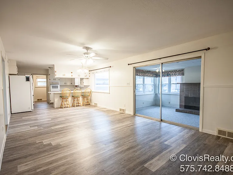 317 Murray Dr — Photo 4
