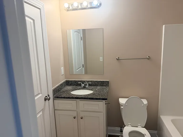 1331 Filbert St — Photo 11