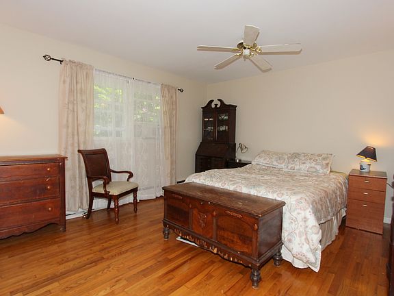 5th image of 65 Mahopac Ave