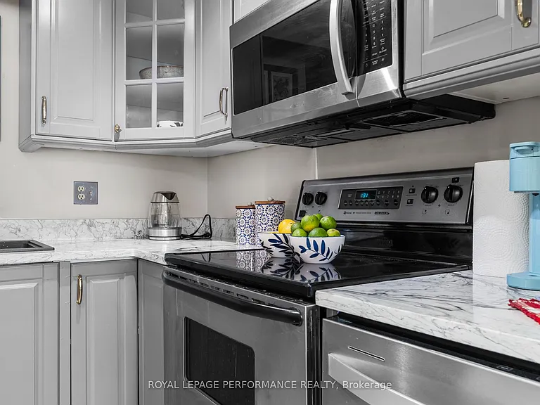1 Rosamond St E #106 — Photo 10