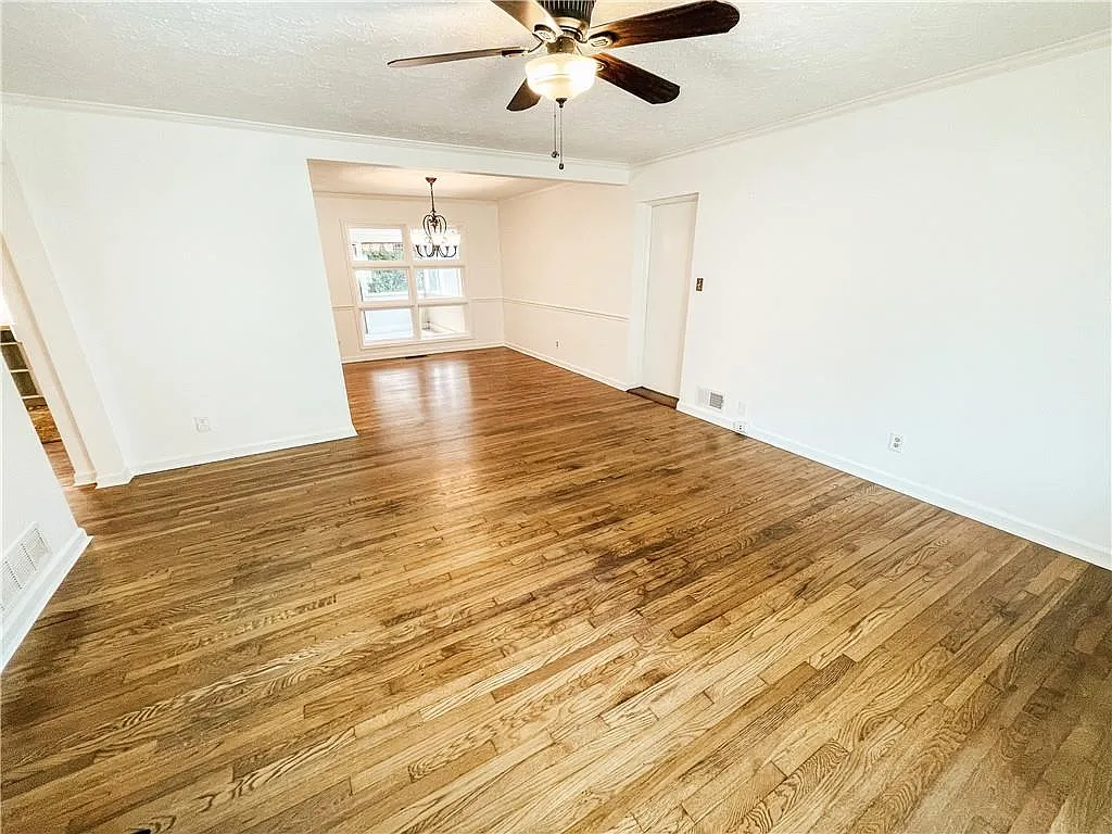 3 bed, 2.0 bath, 1421 sqft, $2,900 — Photo 3