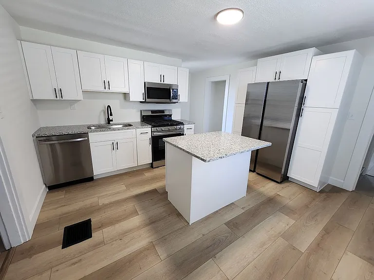 121 Gordon Ave — Photo 5