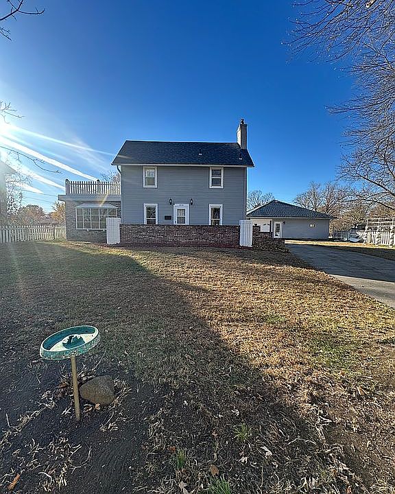 1st image of 3044 Louise St