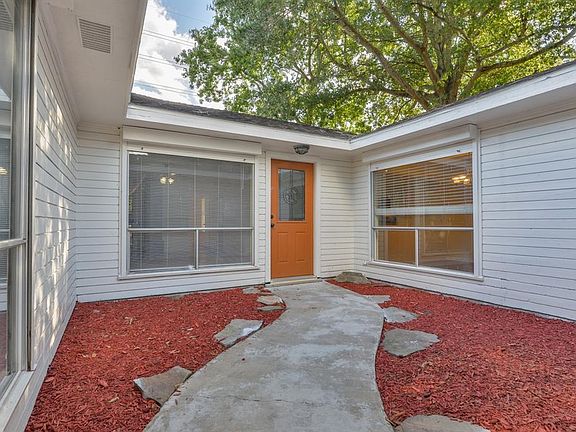 2nd image of 1910 Teakwood St