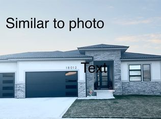 290 NW Red Oak Dr, Waukee, IA 50263