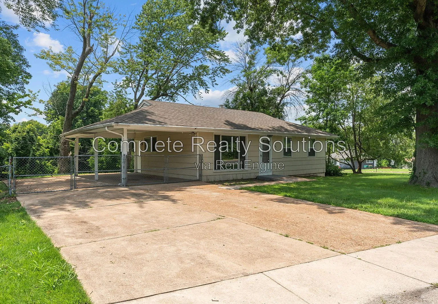 3 bed, 1.0 bath, 864 sqft, $1,250 — Photo 2