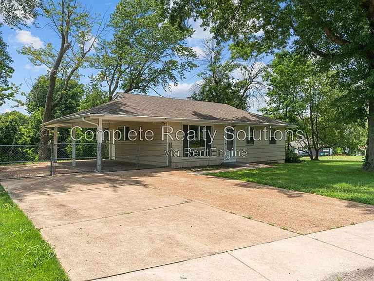 5661 Bermuda Dr — Photo 2