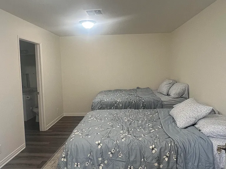 4717 Ben Ave Apartments — Photo 8