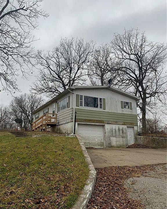 2nd image of 1175 Lakeshore Dr
