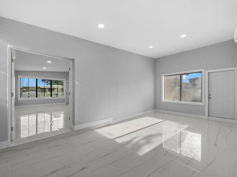 1300 NW 90th St — Photo 14