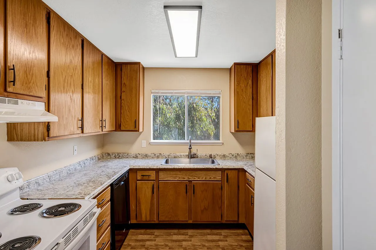 3330 Del Monte Blvd — Photo 3